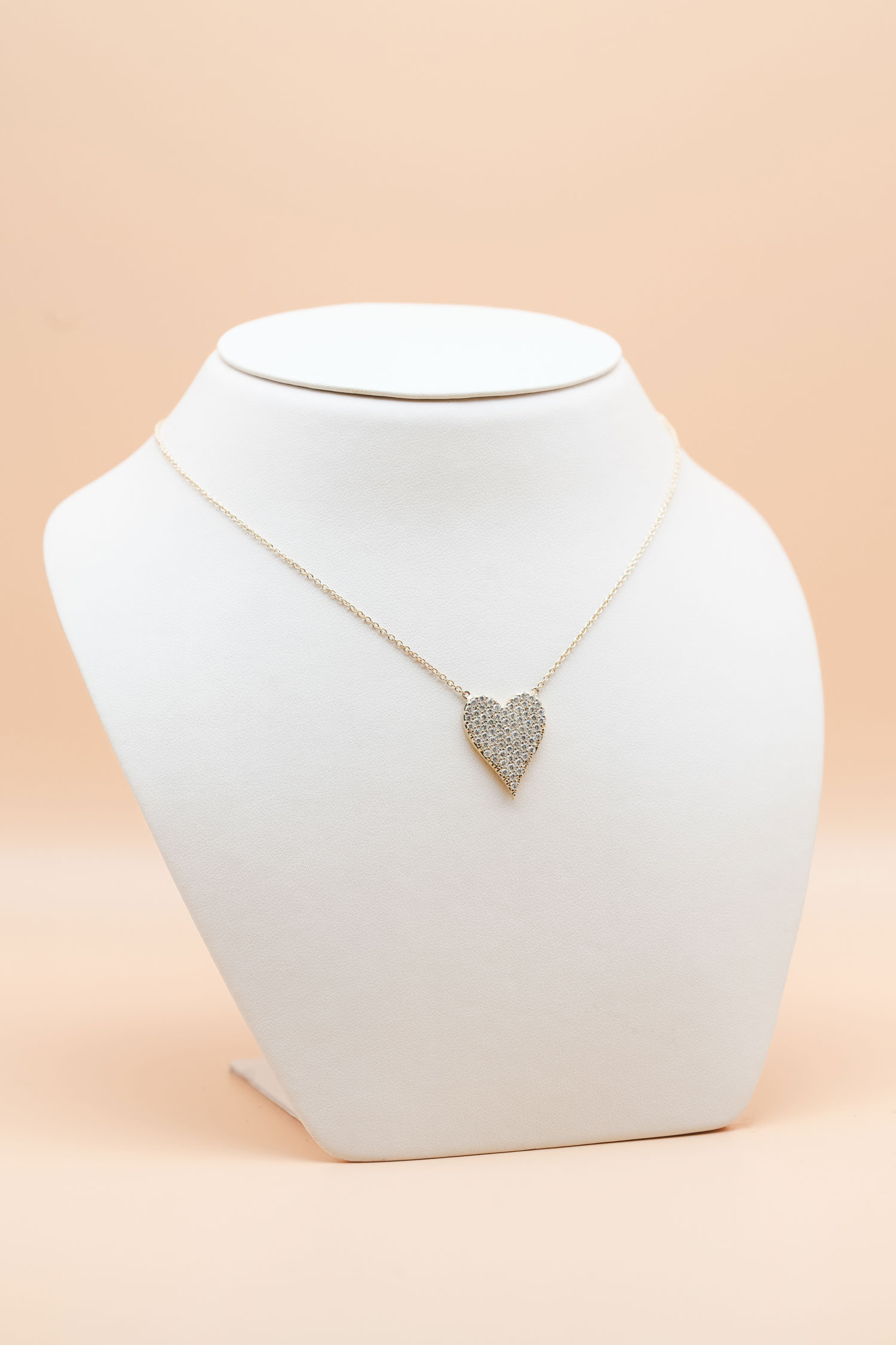 Unveiling Radiance: A Guide to Choosing the Perfect Diamond Necklace ...